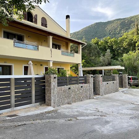 איפסוס Natashas Apartments מראה חיצוני תמונה