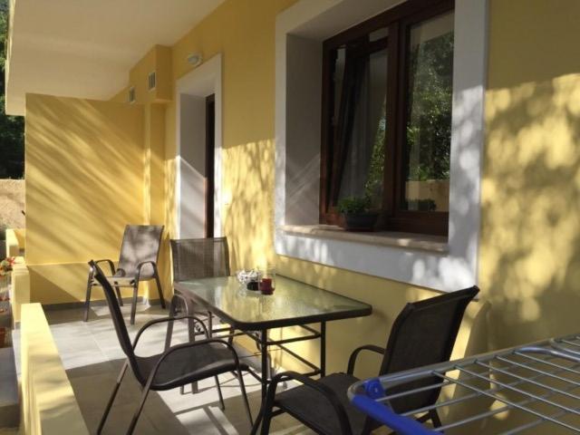 איפסוס Natashas Apartments מראה חיצוני תמונה