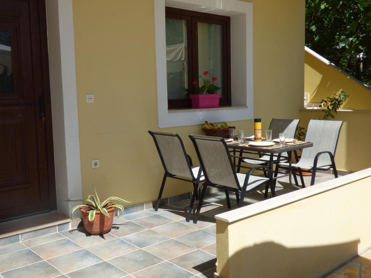 איפסוס Natashas Apartments מראה חיצוני תמונה