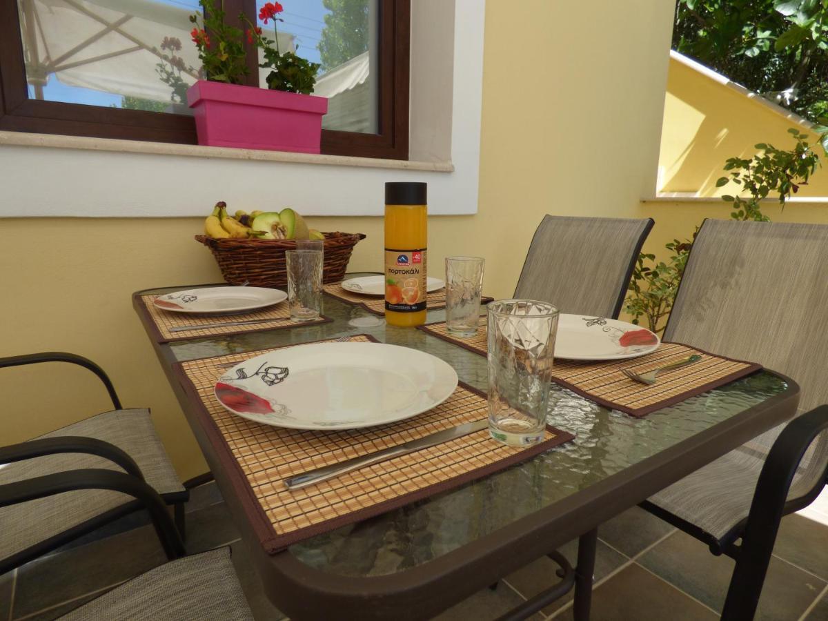 איפסוס Natashas Apartments מראה חיצוני תמונה