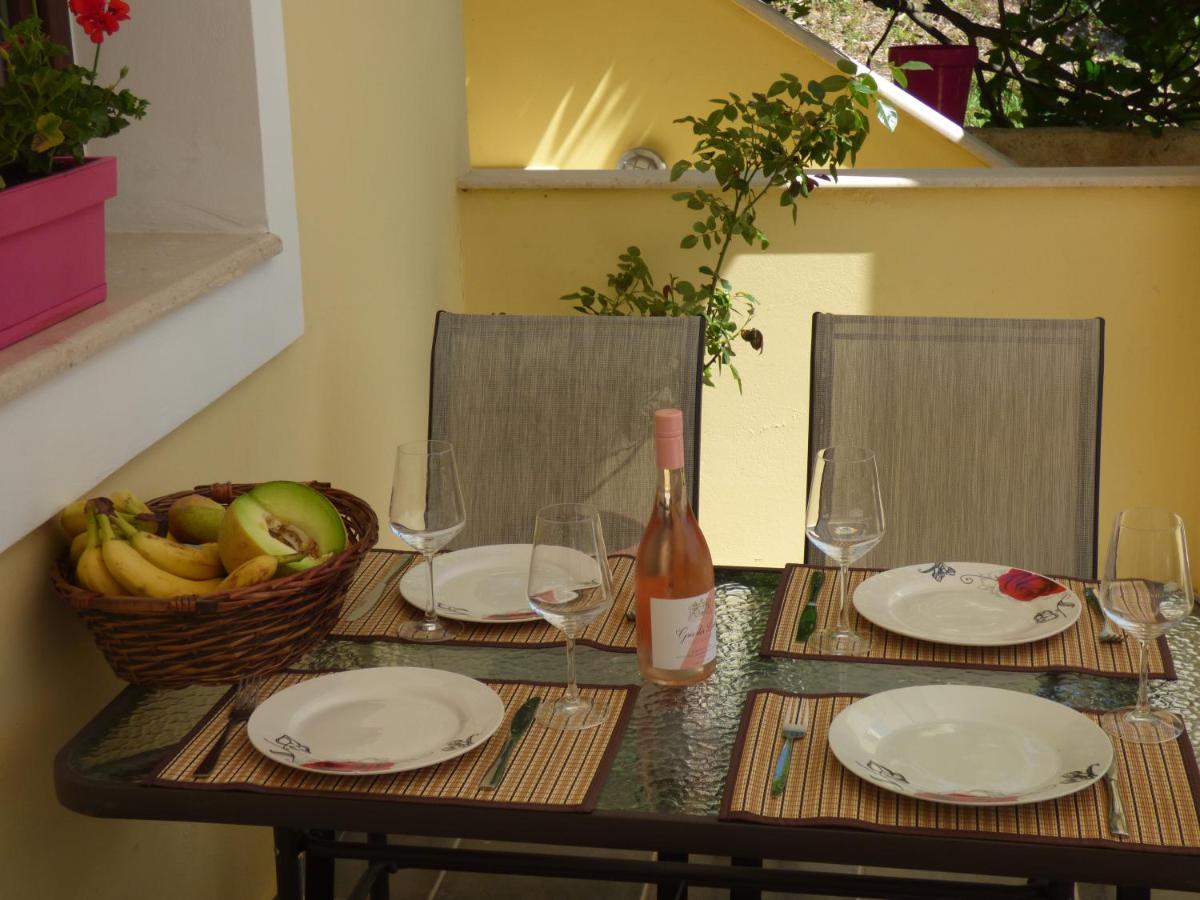 איפסוס Natashas Apartments מראה חיצוני תמונה