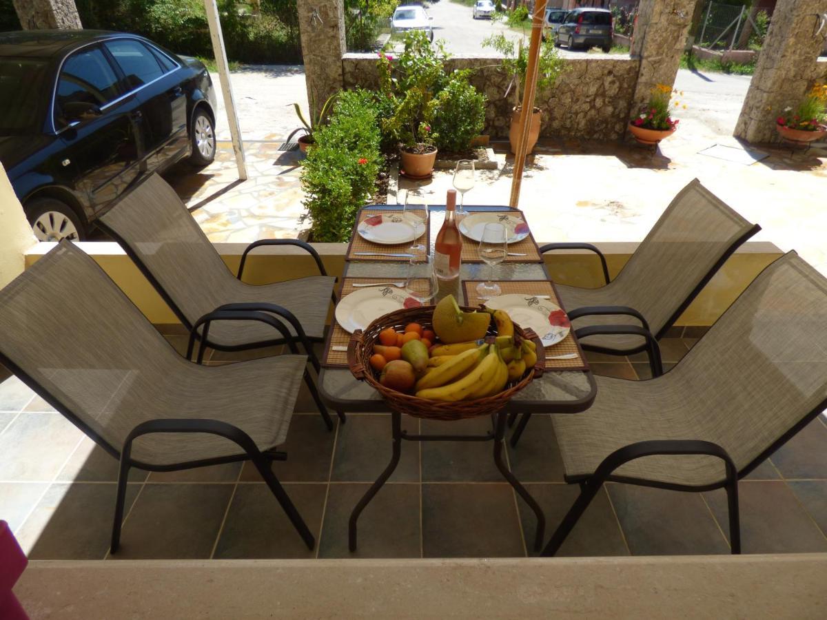 איפסוס Natashas Apartments מראה חיצוני תמונה