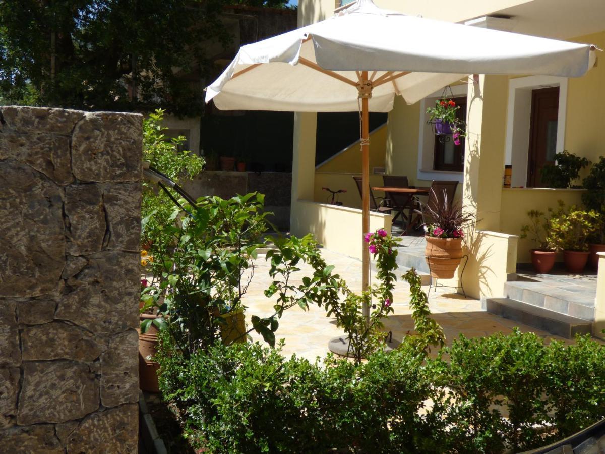 איפסוס Natashas Apartments מראה חיצוני תמונה