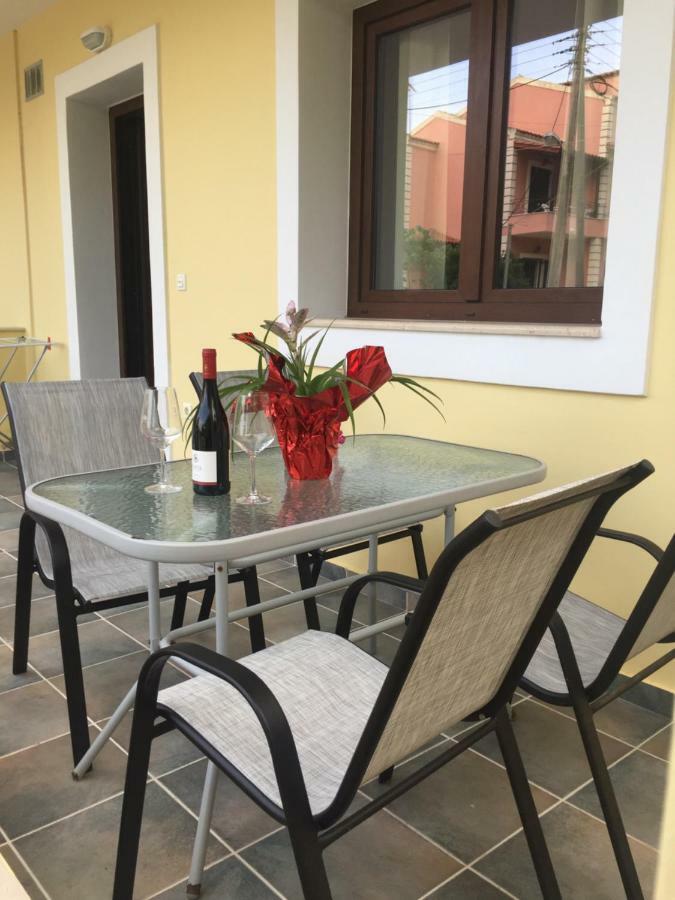איפסוס Natashas Apartments מראה חיצוני תמונה
